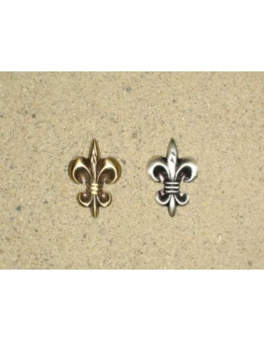 GARNITURE - CONCHO A RIVETER REF. L5831 FLEUR DE LYS