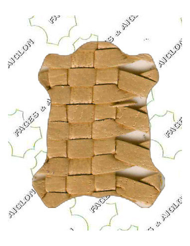 TRESSE SUR CHEVRE AJOURE 4MM EN LARGEUR 0.7M
